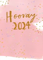 nieuwjaarskaart hooray 2024 op roze